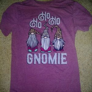 T shirt non brand Mens medium. Its a purplish color.